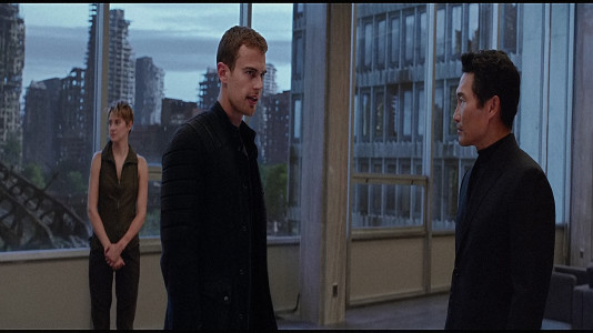 Theo James in Insurgent