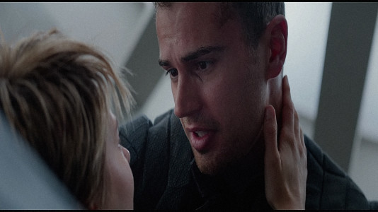 Theo James in Insurgent