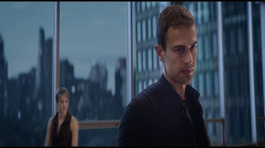 Theo James in Insurgent