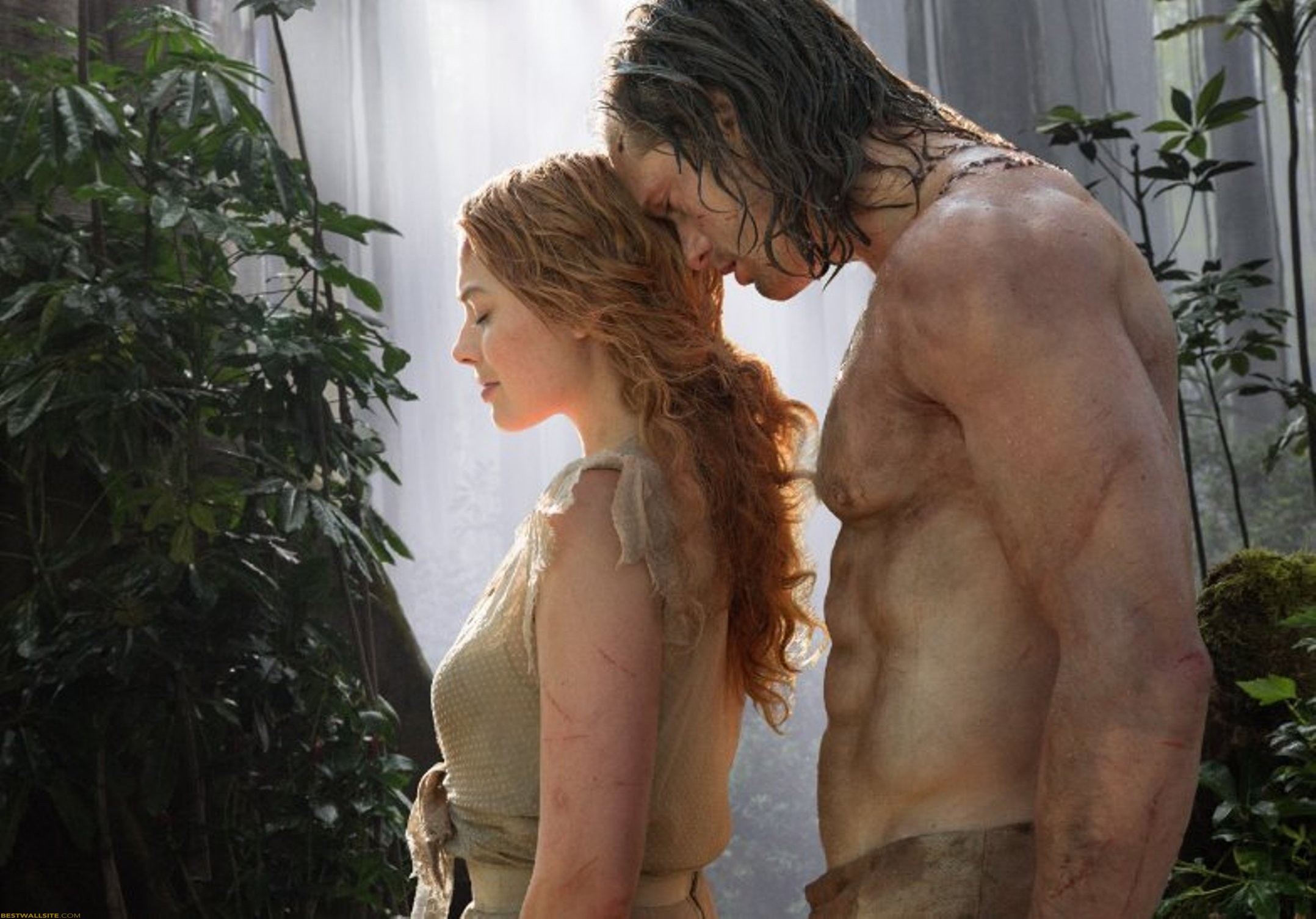 Margot Robbie and Alexander Sakrsgard in The Legend of Tarzan